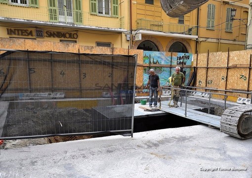 I lavori in piazza Borea d'Olmo (foto Tonino Bonomo)