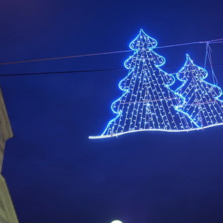 Le luminarie accese poi in serata