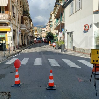 Sanremo: segnaletica in rifacimento in via Lamarmora nei mesi estivi, le perplessità di un lettore