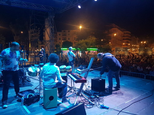 Sanremo: grande successo ieri sera a Pian di Nave per Luciano Del Gaudio e la sua Evolution Band (video)