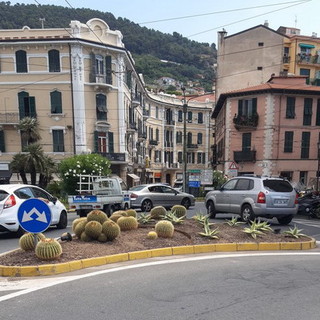 Ventimiglia, lanciava pietre in largo Torino: giovane fermato dalla Municipale