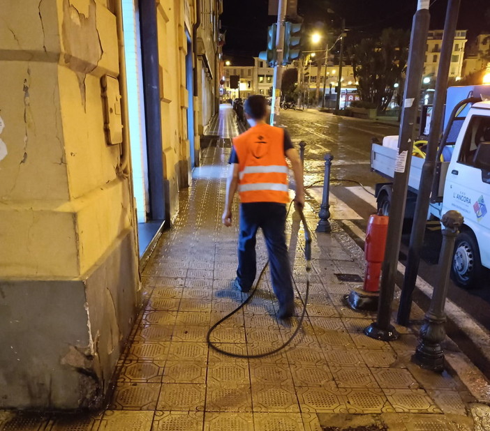 Sanremo: proseguite anche nell’ultimo weekend le operazioni di pulizia della città (Foto)