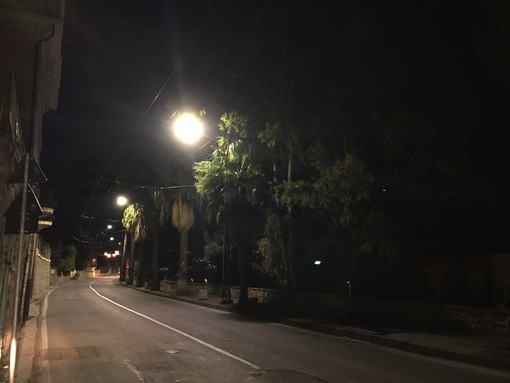 Sanremo: spenta da più giorni l'illuminazione pubblica in località Strada Tasciaire, la viva protesta di un residente