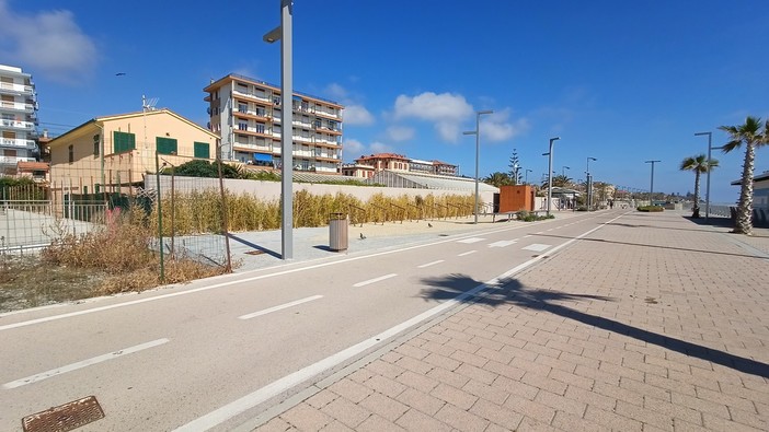 Vallecrosia, mercatini d'estate: cambia la viabilità sul lungomare (Foto)