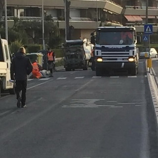 Ventimiglia: sono scattati questa mattina i lavori di asfaltatura sul lungomare Varaldo (Foto)