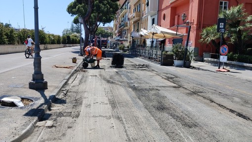 Sanremo: ieri le lamentele di residenti e commercianti, in via Nino Bixio asfalti tra le 4 e le 11