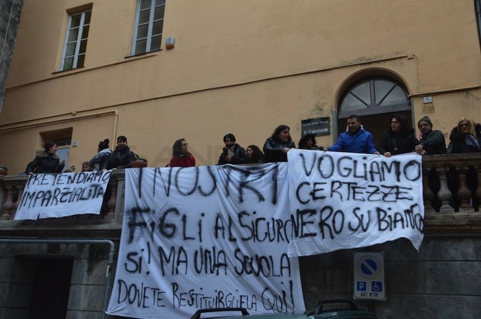 Ventimiglia Alta: i genitori presentano il ricorso gerarchico in Prefettura contro l’ordinanza di sgombero della scuola Cavour