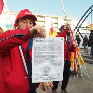 #Sanremo2018: come lo scorso anno monta la protesta dei dipendenti Tim in piazza Colombo (Foto e Video)