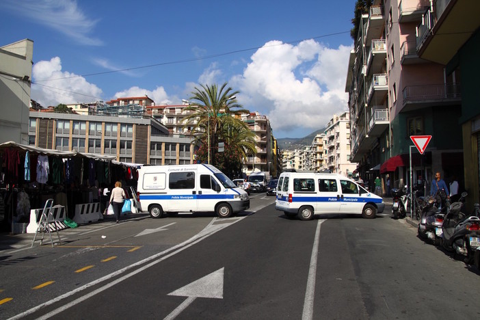 Il blocco del traffico in via Martiri