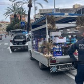 Sanremo: 'melonaro' vende di fronte al Mercato Annonario, blitz e sequestro di Municipale e Polizia (Foto)