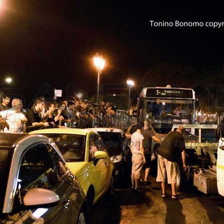 Sanremo: traffico bloccato per le auto in divieto ieri sera in via Nino Bixio, vetture portate via con il carro attrezzi