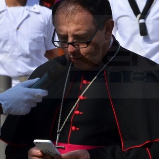 Sanremo: le benedizione della nuova piazza letta dall'Iphone, Mons. Antonio Suetta un Vescovo 'tecnologico'