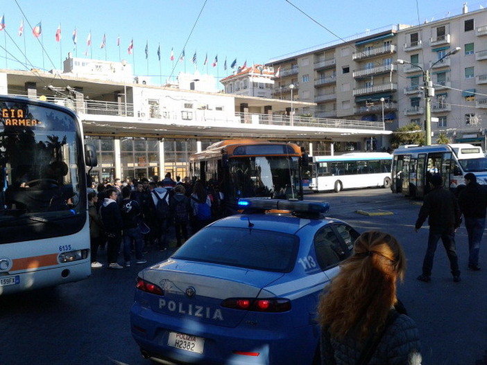 Sanremo: manifestazione degli studenti dell'Ipsia e della Pascoli, ma il raduno si dissolve in pochi minuti