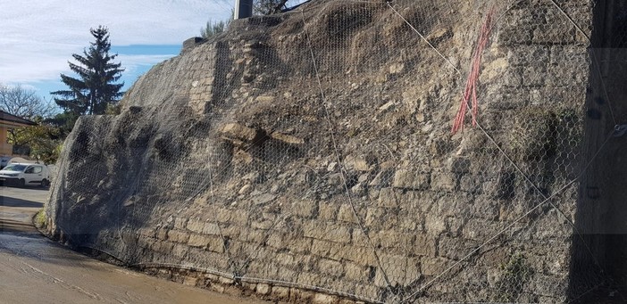 Soldano: sistemato il muro sulla Provinciale 59 franato due anni fa, rimosso il senso unico alternato (Foto)