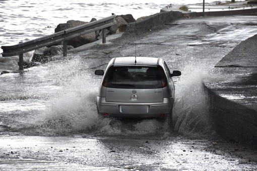 Allerta 'rosso' fino alle 14 sulla provincia: ora si guarda alla saturazione del terreno ed ai corsi d'acqua