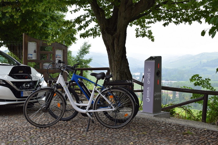 La mobilità elettrica per la crescita di turismo e territorio oggi al castello di Grinzane Cavour