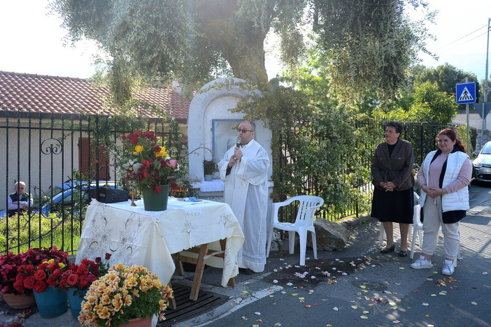 Sanremo: dopo tanti anni celebrata una Santa Messa all'edicola votiva di Santa Rita a San Giacomo (Foto)