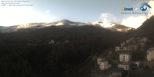 Monesi questa mattina e, sotto, il Pancani e l'Alpetta a Limone