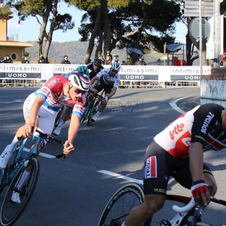 Milano-Sanremo: ordinanza anti assembramento, è andata tutto sommato bene ma in tanti non l'hanno rispettata