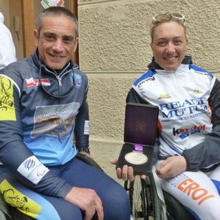 Gli handbikers della 'IntegrAbili handbike Team' domenica scorsa alla Milano-Sanremo