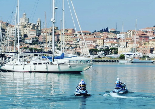 Imperia: agenti della Questura anche con le moto d'acqua a Ferragosto per la sicurezza della costa