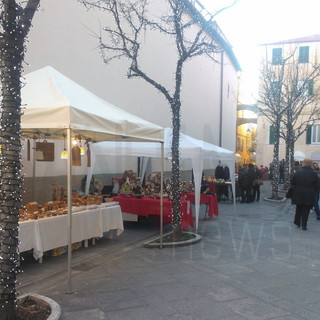 Domani classico appuntamento mensile per il mercatino di artigianato e produttori locali a Santo Stefano al Mare