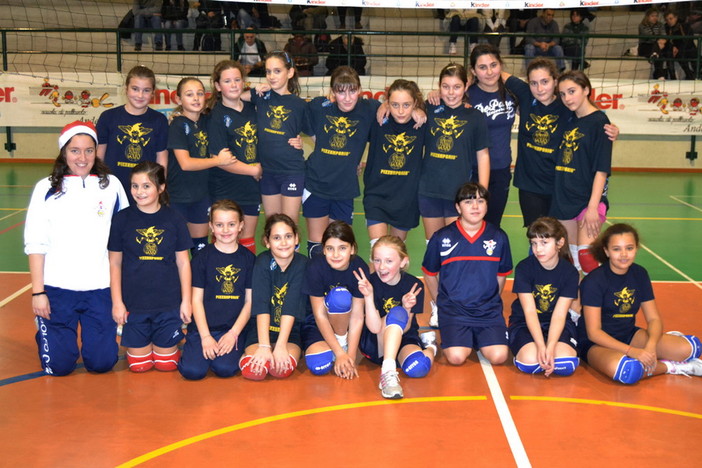 Grande ‘Festa degli auguri’ per il Golfo di Diana Volley con il torneo ‘Merry Christmas Kinder + sport’