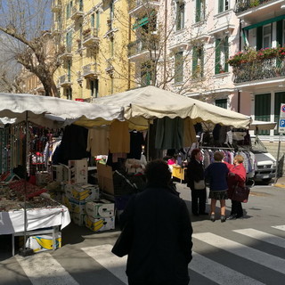 Ventimiglia: furto di una borsa sul mercato, minorenni francesi inseguiti e fermati dalla Polizia Municipale