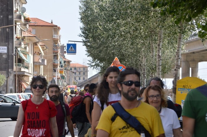 'Ventimiglia città aperta': sta per iniziare la manifestazione, al momento sono 600 i partecipanti (Foto)