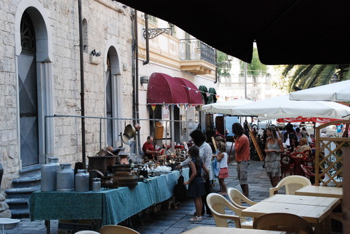 Bordighera: domenica prossima torna il 'Mercatino dell'Antiquariato'