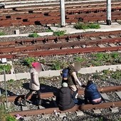 Ventimiglia, migranti accampati sotto il cavalcavia di San Secondo. I residenti: &quot;Sono sempre più numerosi&quot; (Foto e video)