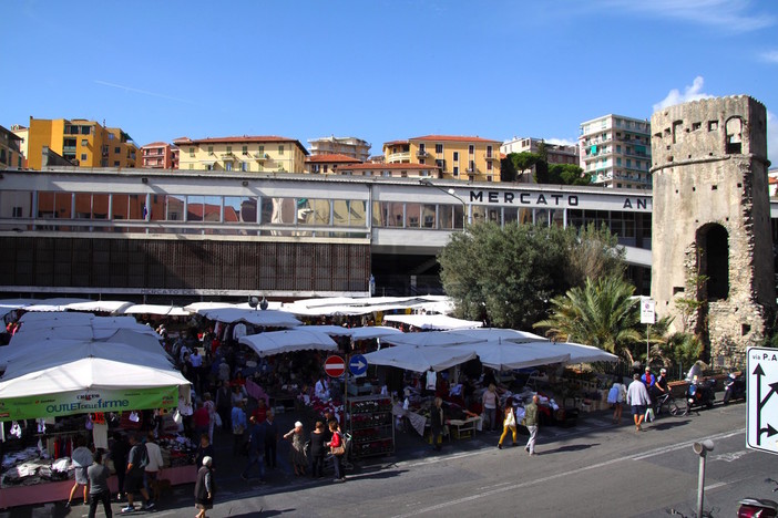 Sanremo: slitta la decisione per il mercato di piazza Eroi in occasione dei lavori, gli ambulanti chiedono una proroga