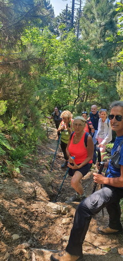 Il 7 e l'8 luglio, l’associazione Monesi Young organizza una lezione di nordic walking gratuita e un’escursione in val Nervia