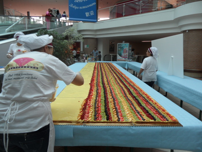 Compleanno della galleria commerciale: la 'mega' torta sarà della pasticceria Trucco di Imperia