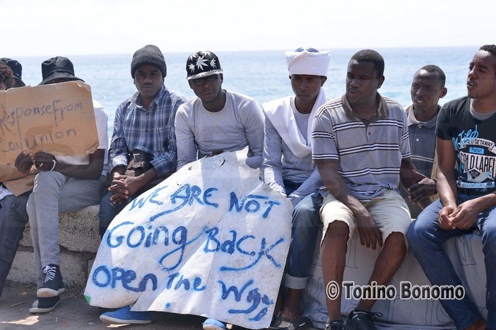 Emergenza migranti in Liguria: arrivati a Genova 50 profughi, altri 10 arriveranno nell'imperiese