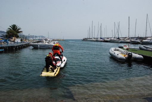 Sanremo: per prevenzione e sorveglianza in mare, anche quest'anno presidio dei Vigili del Fuoco con moto d'acqua