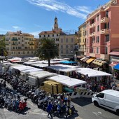 Sanremo: mercato ambulante, in molti chiedono lo spostamento sul lungomare, no al 'diffuso' (Video)