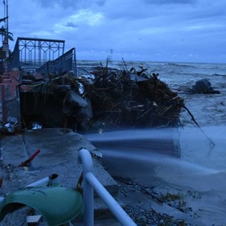 Ventimiglia: polemiche per l'affidamenti dei lavori per rifare la tubazione della fognatura sul Roya