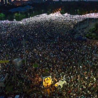 La manifestazione di Bucarest (foto Repubblica)