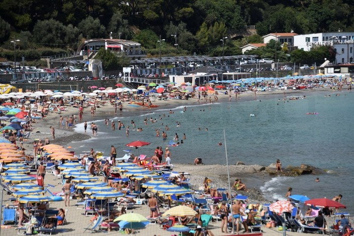 Sanremo: ecco le linee guida del Comune per le spiagge, vietate tutte le attività che possano creare assembramento