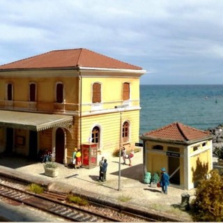 Trenini in miniatura, esposizione modellistica nella stazione internazionale di Ventimiglia