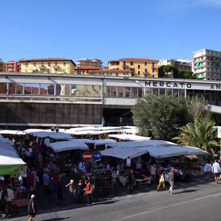 Sanremo: slitta la decisione per il mercato di piazza Eroi in occasione dei lavori, gli ambulanti chiedono una proroga