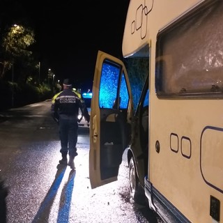 Allerta meteo, a Diano Marina sgomberata area di sosta per camper, interventi per sottopassi e magazzini allagati (Foto e video)