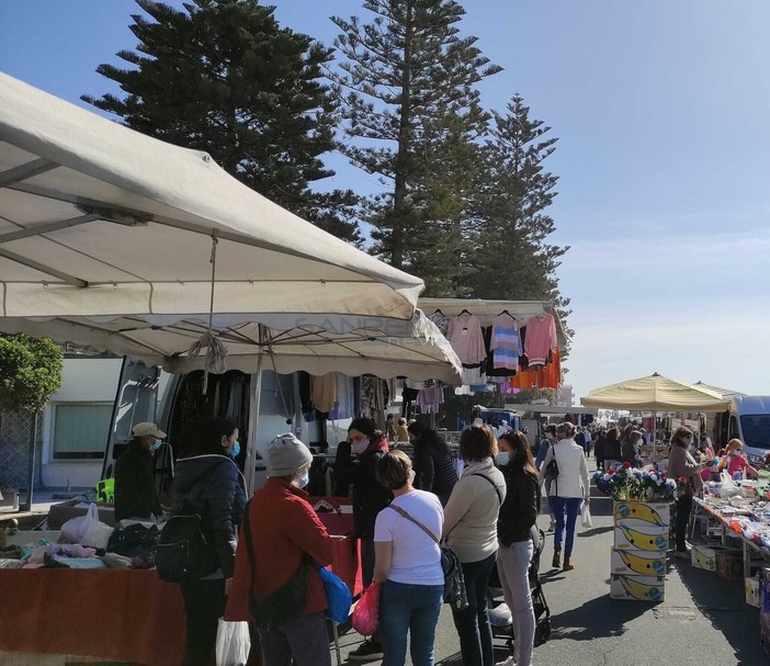 Le immagini dal mercato di Bordighera