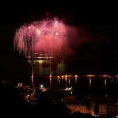 Sanremo: una serata di fuochi d'artificio per dare il via alla settimana del Festival