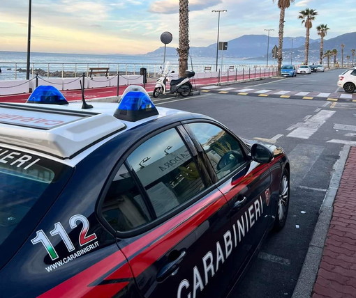 Ventimiglia: aggrediscono egiziano per rubargli il cellulare e sette euro, due stranieri arrestati dai Carabinieri