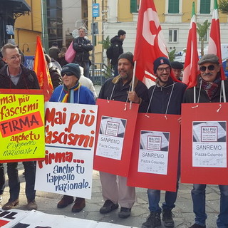 Pensando alle manifestazioni di Macerata e Torino anche a Sanremo il presidio 'Mai più fascismi' (Foto e Video)