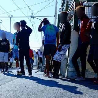 Aumentano gli arrivi di migranti in Italia e anche a Ventimiglia: in due giorni 380 pasti alla Caritas Intemelia