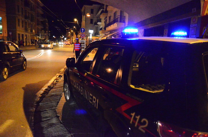 Imperia: litigio tra due coppie stanotte in via Novaro, due persone ferite ed intervento dei Carabinieri