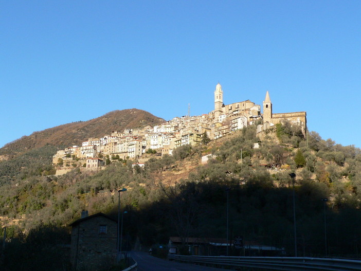 Montalto Ligure: la leggenda che narra la nascita dell'antico borgo, tra innamorati, crudeli conti e un lieto fine